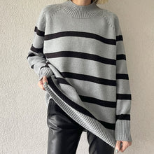 Cargar imagen en el visor de la galería, Sweater Stripes Gray
